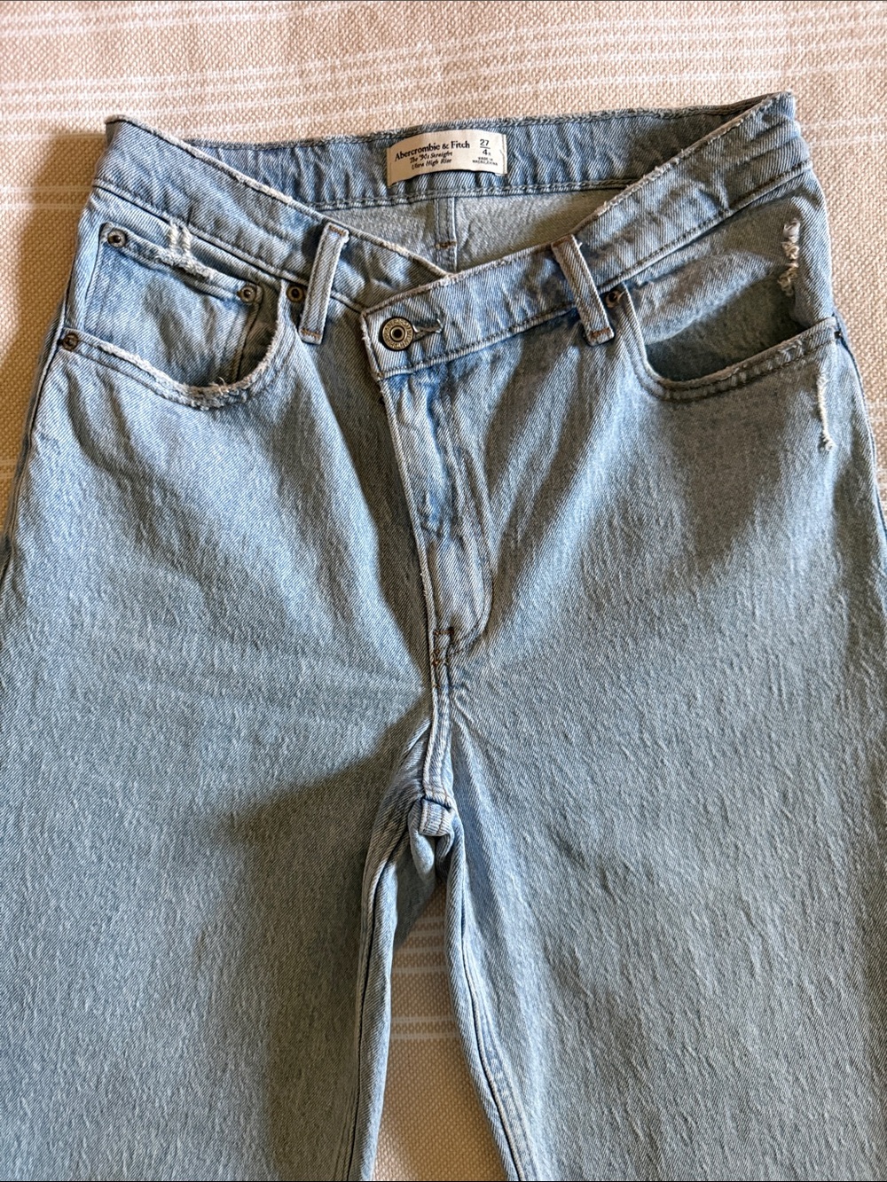 Abercrombie&Fitch The 90’s Straight Ultra High Rise Jeans